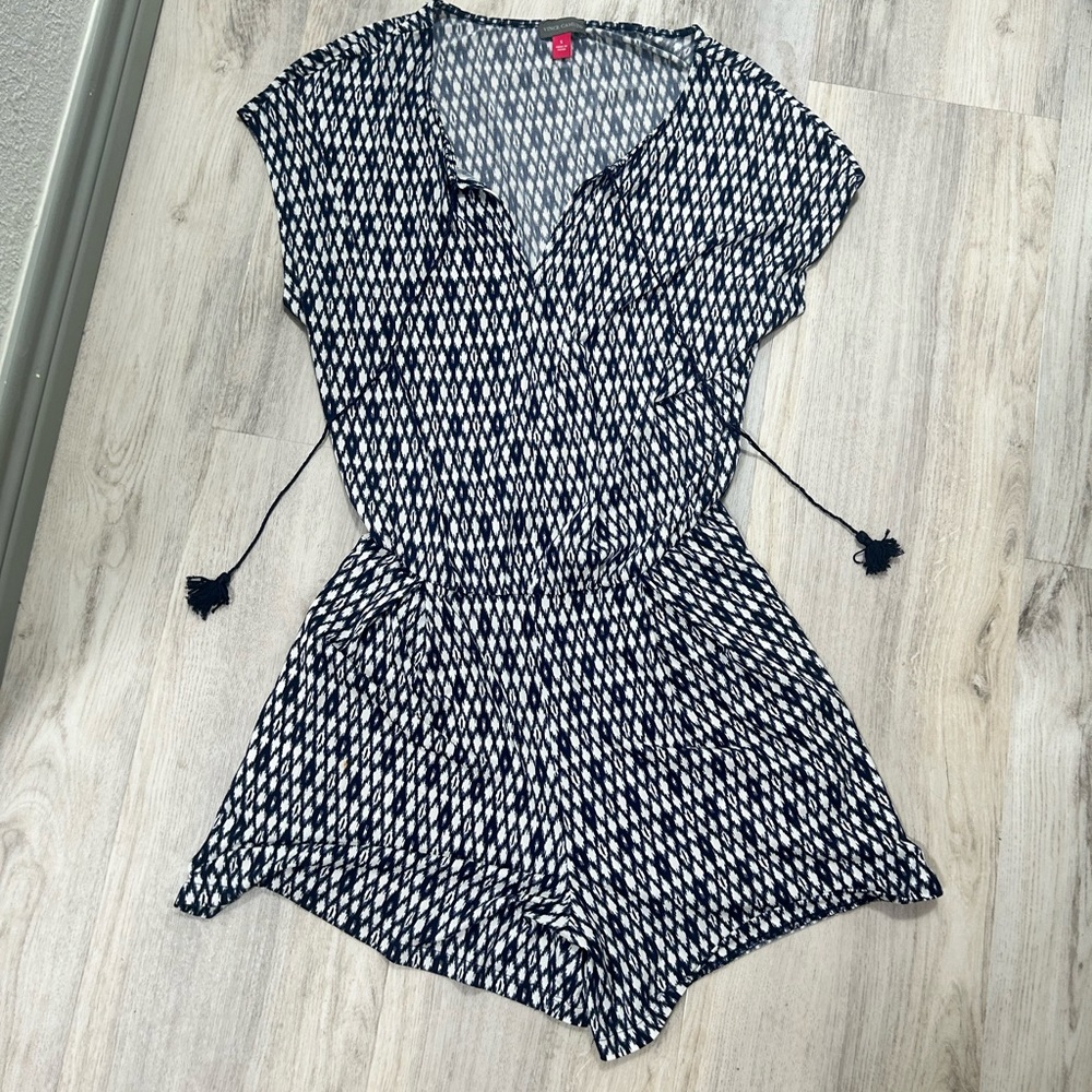 Vince camuto shorts romper in blue and white